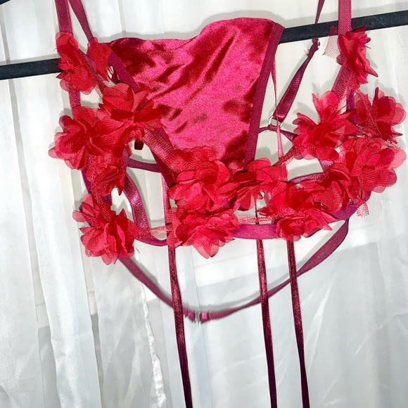 Burgundy lingerie two-piece - Picture 6 of 9